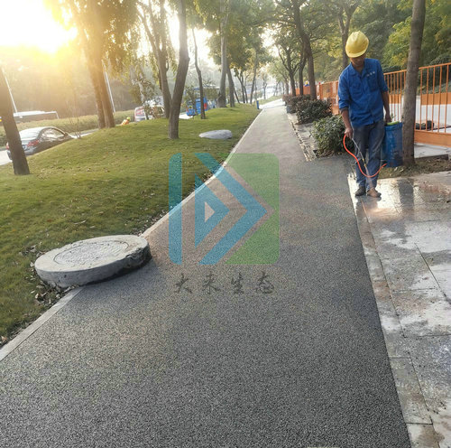 廣州南沙區(qū)靈溪島尖雨洪公園透水混凝土工程